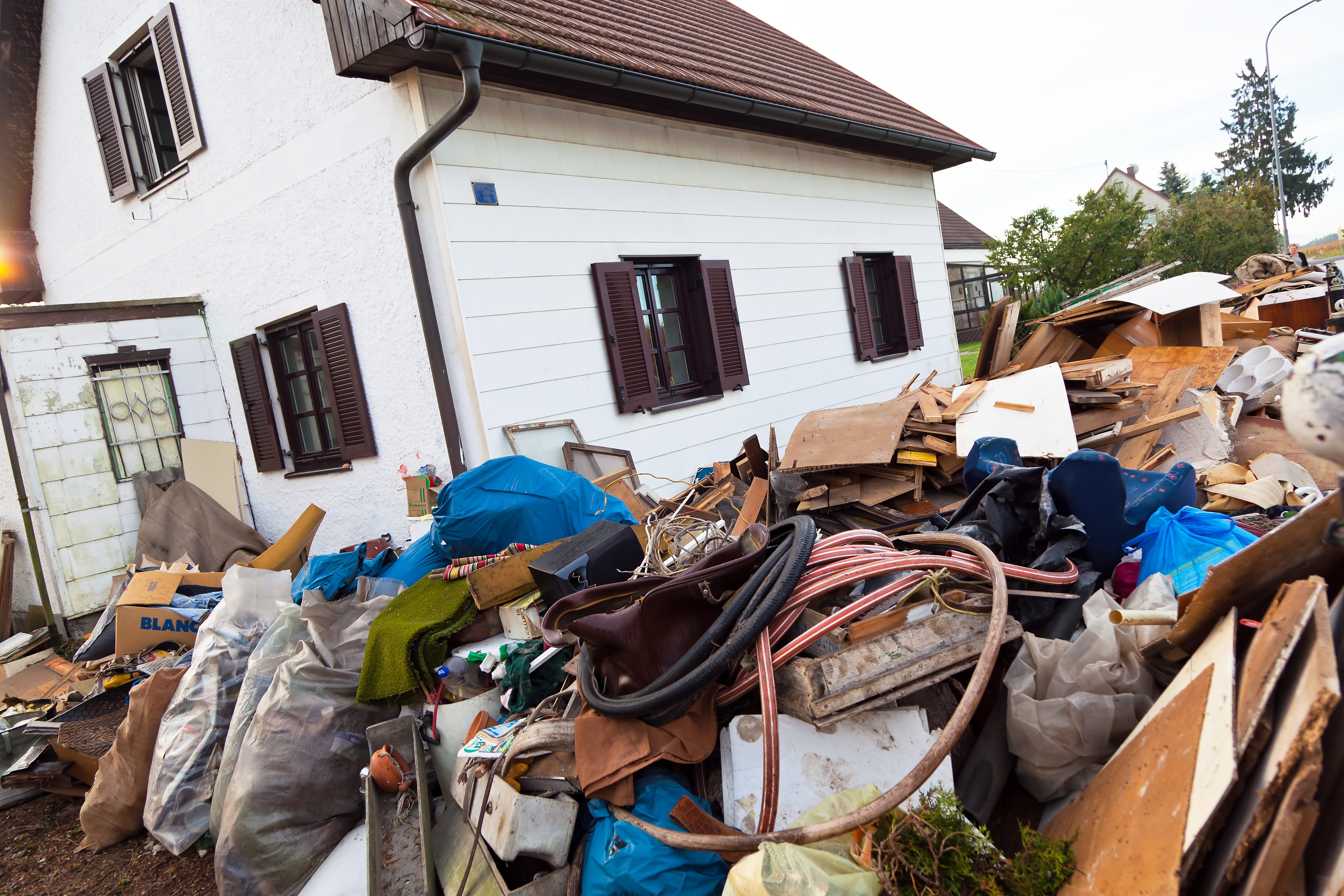 Wohnungsauflösung mit Entrümpelung und fachgerechter Entsorgung von Möbeln, Sperrmüll und Hausrat – professionelle Haushaltsauflösung durch Entrümpelungsfirma.